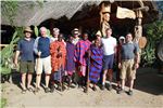 Возле ресторана с местными масаи