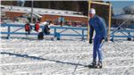 Илья тестирует лыжи